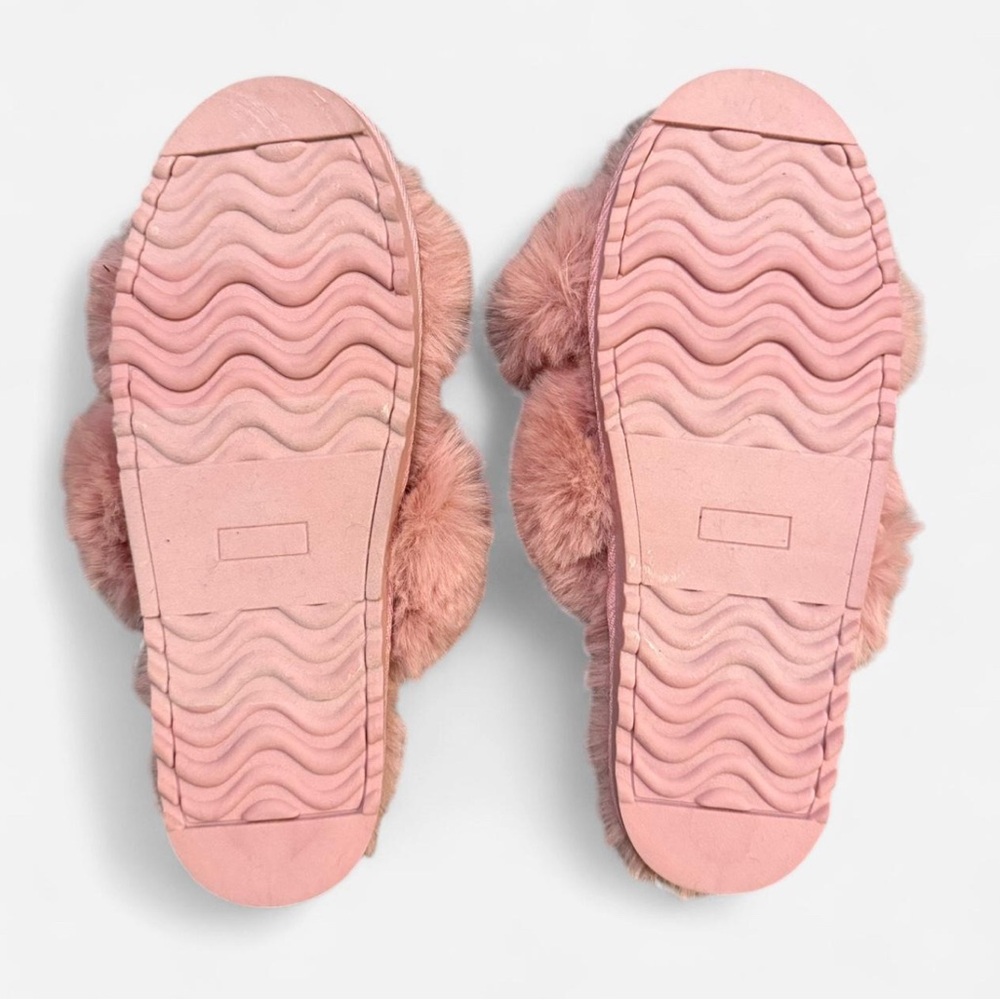Cozy Pink Faux Fur Slippers - Picture 2 of 2